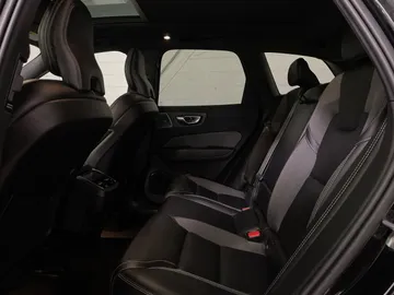 2022 Volvo XC60 - image 15