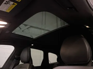 2022 Volvo XC60 - image 6