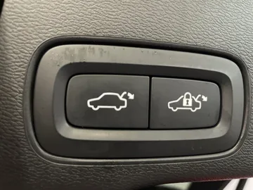 2022 Volvo XC60 - image 20
