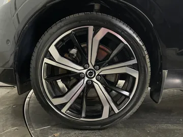 2022 Volvo XC60 - image 7