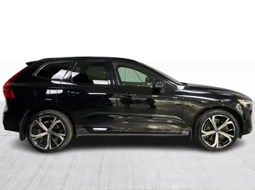 2022 Volvo XC60 - image 2