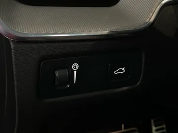 2022 Volvo XC60 - image 32