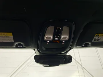 2022 Volvo XC60 - image 16