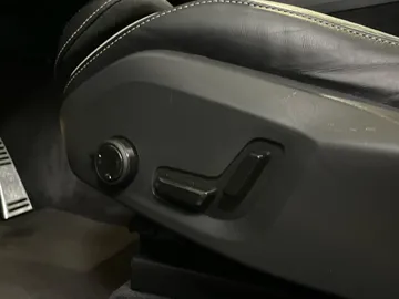 2022 Volvo XC60 - image 19