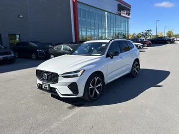 2022 Volvo XC60 - image 3