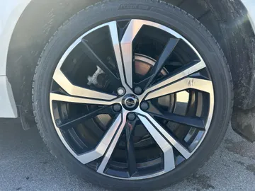 2022 Volvo XC60 - image 7
