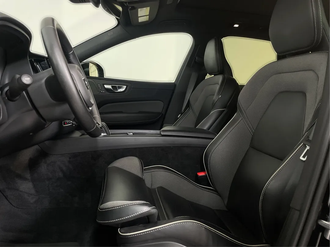 2022 Volvo XC60 — photo 3