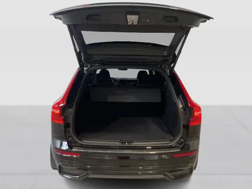 2022 Volvo XC60 - image 14