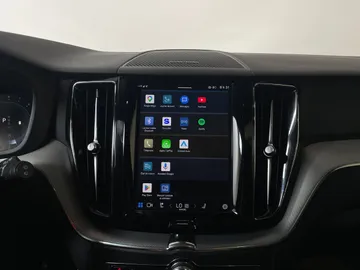 2022 Volvo XC60 - image 8
