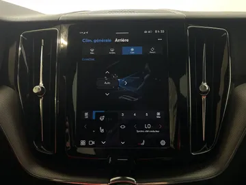 2022 Volvo XC60 - image 26
