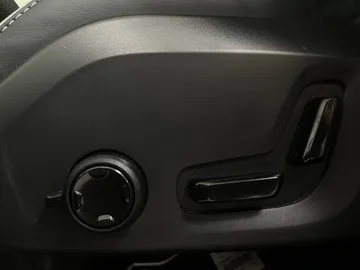 2022 Volvo XC60 - image 21