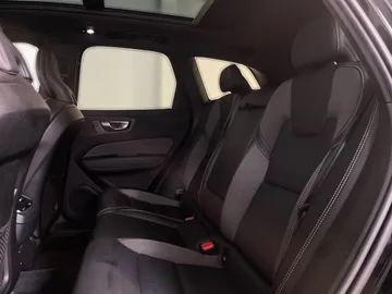 2022 Volvo XC60 - image 16