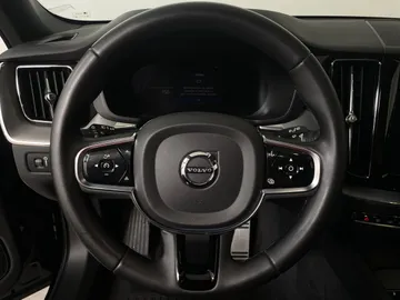 2022 Volvo XC60 - image 19