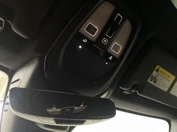2022 Volvo XC60 - image 17