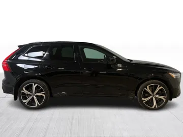 2022 Volvo XC60 - image 2