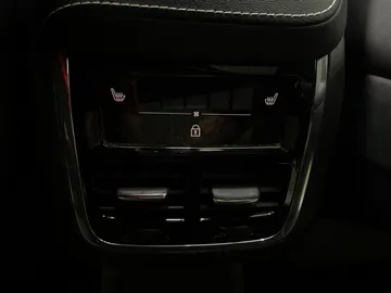 2022 Volvo XC60 - image 29