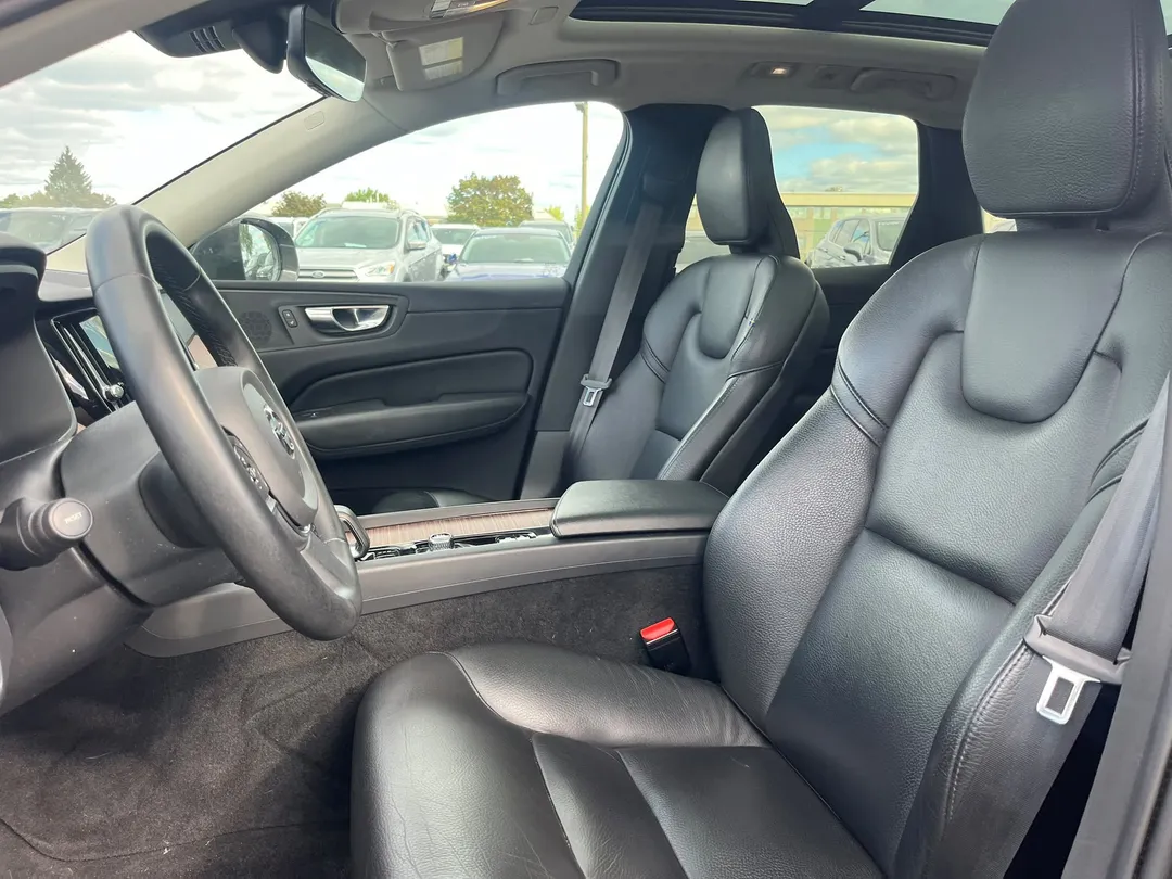 2023 Volvo XC60 Plus Bright Theme AWD, photo 8