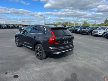 2023 Volvo XC60 - image 6