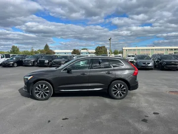 2023 Volvo XC60 - image 4