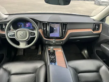 2023 Volvo XC60 - image 10