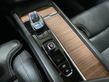 2023 Volvo XC60 - image 30