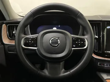 2023 Volvo XC60 - image 27
