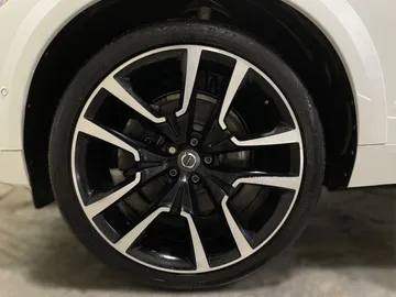 2023 Volvo XC60 - image 7