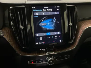 2023 Volvo XC60 - image 24