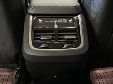 2023 Volvo XC60 - image 34