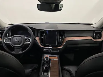 2023 Volvo XC60 - image 4