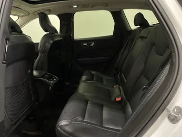 2023 Volvo XC60 - image 16