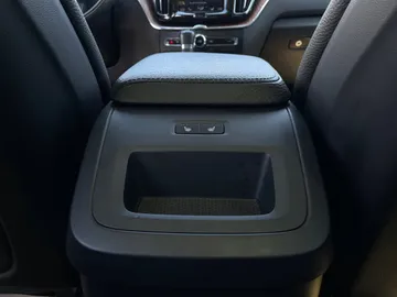 2021 Volvo XC60 - image 25