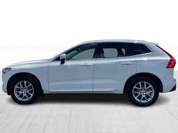 2021 Volvo XC60 - image 10