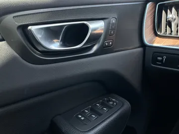 2021 Volvo XC60 - image 23