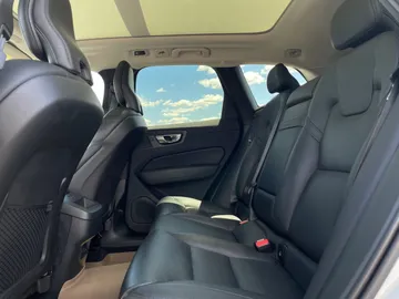 2021 Volvo XC60 - image 15
