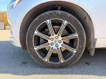 2021 Volvo XC60 - image 7