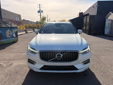 2021 Volvo XC60 - image 2
