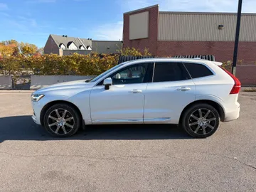 2021 Volvo XC60 - image 6