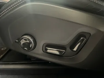 2019 Volvo XC60 - image 20