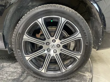 2019 Volvo XC60 - image 7