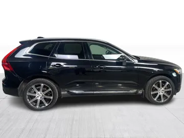 2019 Volvo XC60 - image 2