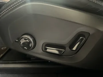 2019 Volvo XC60 - image 20