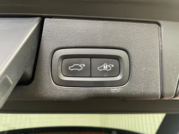 2019 Volvo XC60 - image 23