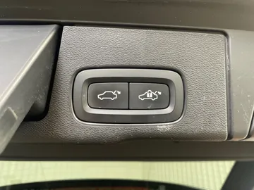 2019 Volvo XC60 - image 23