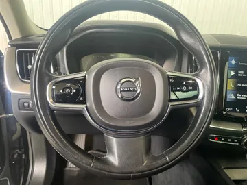 2019 Volvo XC60 - image 18