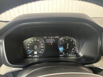 2019 Volvo XC60 - image 17