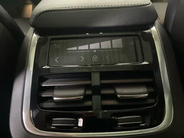 2019 Volvo XC60 - image 29