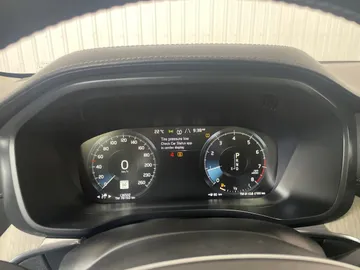 2019 Volvo XC60 - image 17