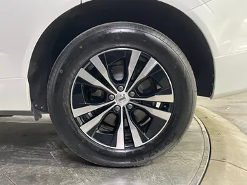 2021 Volvo XC60 - image 7