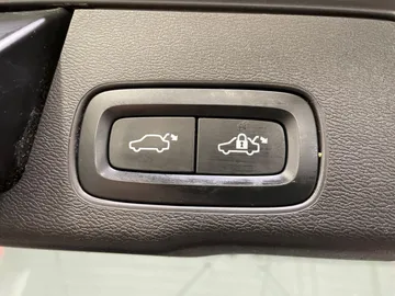 2021 Volvo XC60 - image 22